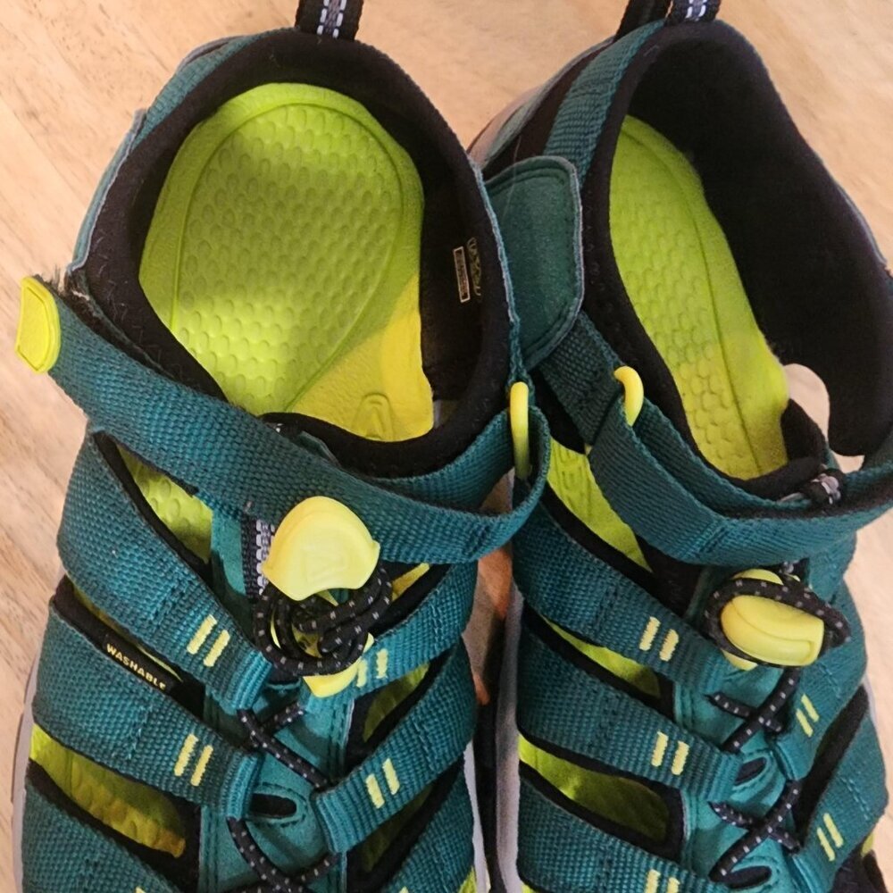 Keen Newport H2 Sandals Shoes Youth Size 6 Green Black Closed Toe Water - Picture 9 of 12